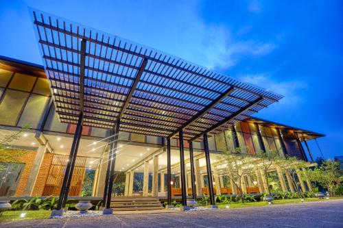 TROPICAL LIFE RESORT	